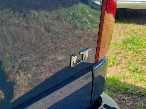 Used 2025 Chevrolet Silverado 2500 LT w/ Convenience Package image 13