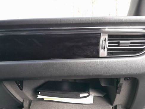 Used 2022 Porsche Macan image 39