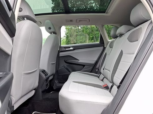 Used 2023 Volkswagen Taos SE w/ Panoramic Sunroof Package AWD/4WD image 10