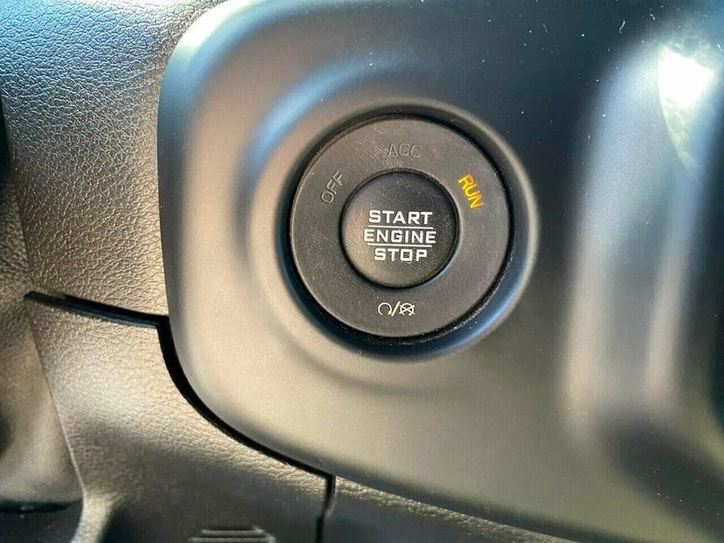 Used 2019 Jeep Wrangler Unlimited Sahara AWD/4WD image 13