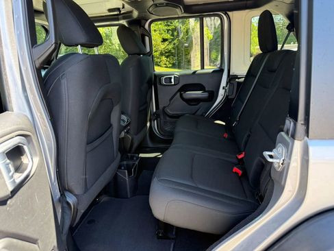 Used 2019 Jeep Wrangler Unlimited Sport S AWD/4WD image 11