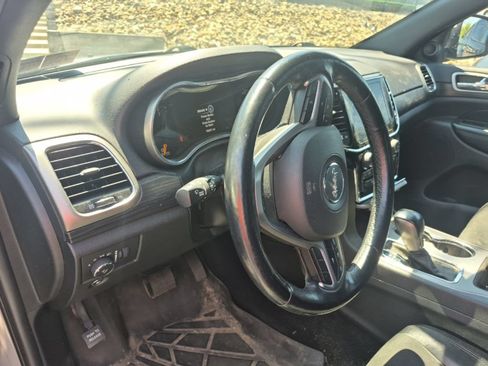 Used 2021 Jeep Grand Cherokee Laredo X AWD/4WD image 10