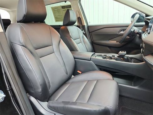 Used 2024 Nissan Rogue SV w/ SV Premium Package image 41