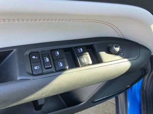 Certified 2025 Jeep Compass Limited image 10