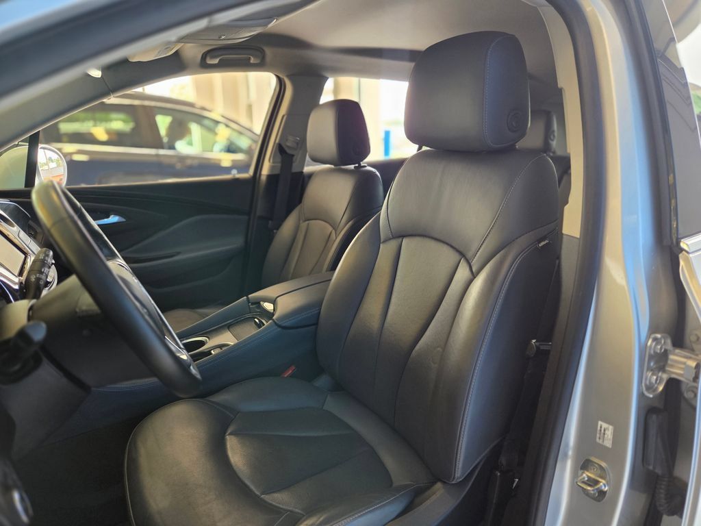 Used 2019 Buick Envision Essence FWD image 17