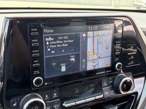 Used 2020 Toyota Highlander XLE FWD image 12