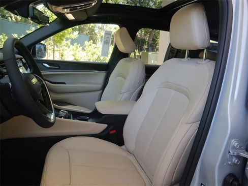 New 2023 Jeep Grand Cherokee Overland w/ Rear Seat Video Group I image 22