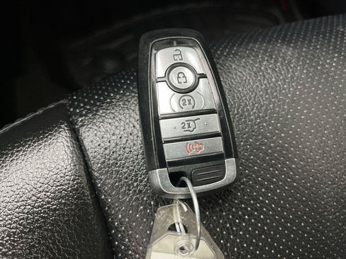 Used 2020 Ford Expedition XLT w/ Equipment Group 202A AWD/4WD image 31