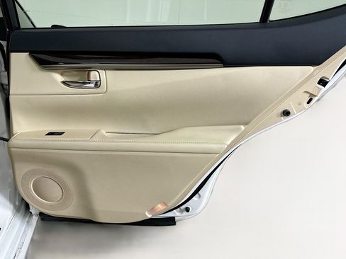 Used 2014 Lexus ES 350 w/ Luxury Package FWD image 31
