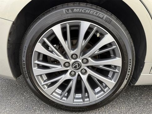 Used 2019 Lexus ES 300h w/ Luxury Package image 17