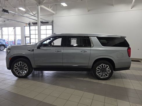 Used 2023 GMC Yukon XL Denali Ultimate image 2
