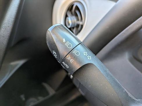 Used 2018 Toyota Corolla LE image 15