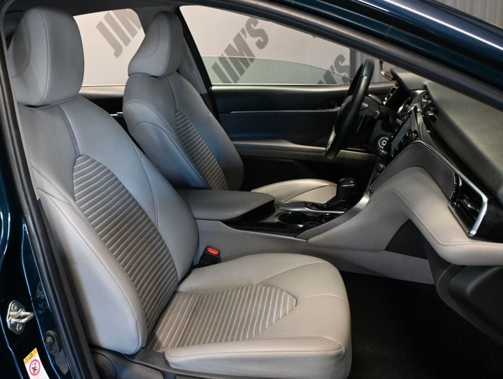 Used 2018 Toyota Camry SE FWD image 12
