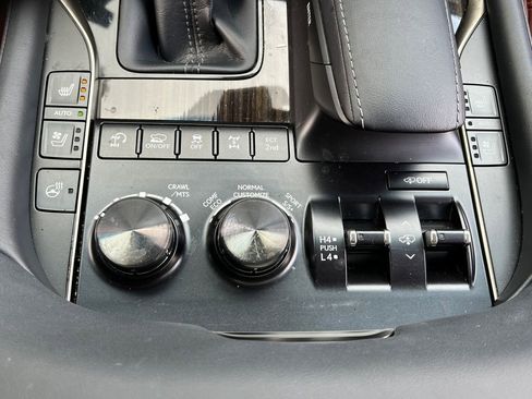 Used 2021 Lexus LX 570 4WD w/ Luxury Package image 29