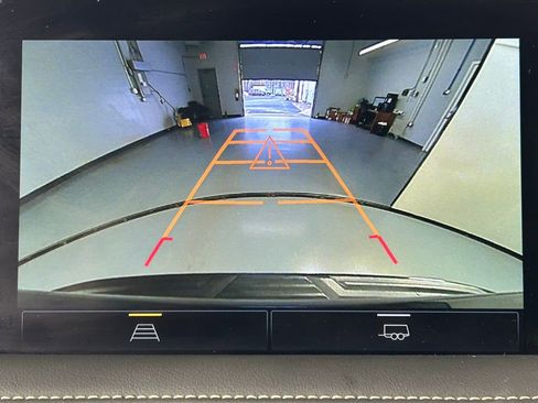 Used 2023 Chevrolet Suburban Premier image 23