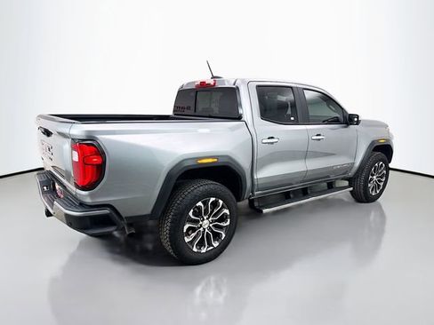 Used 2024 GMC Canyon Denali image 9