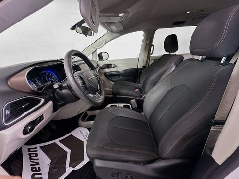 Used 2018 Chrysler Pacifica LX FWD image 22