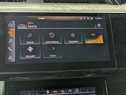 Used 2022 Audi e-tron Premium w/ Convenience Plus Package image 28