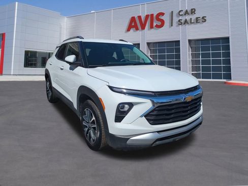 Used 2025 Chevrolet TrailBlazer LT image 3