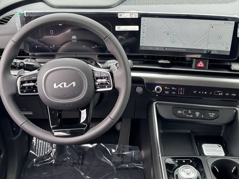 New 2026 Kia Carnival SX w/ SX Dark Edition Package FWD image 11