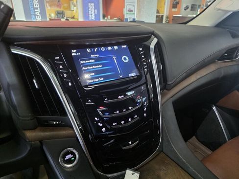 Used 2019 Cadillac Escalade Premium Luxury AWD/4WD image 45