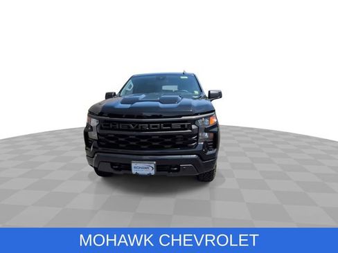 Used 2022 Chevrolet Silverado 1500 Custom Trail Boss w/ Midnight Edition AWD/4WD image 3