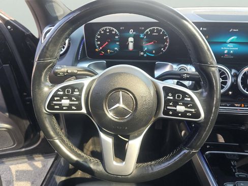 Used 2021 Mercedes-Benz GLB 250 4MATIC w/ Premium Package image 14