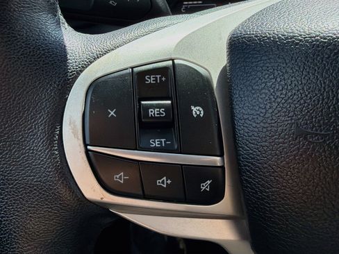 Used 2023 Ford Explorer XLT AWD/4WD image 36