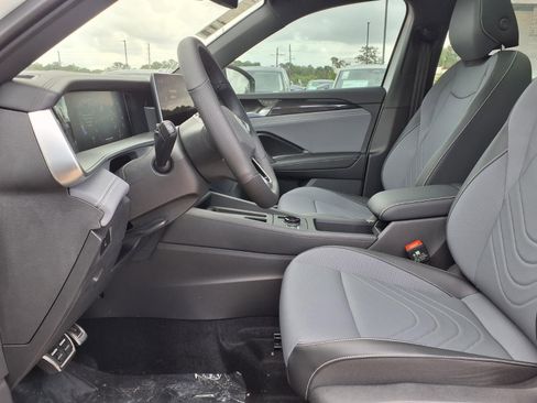 New 2026 Volkswagen Tiguan SE R-Line FWD image 9