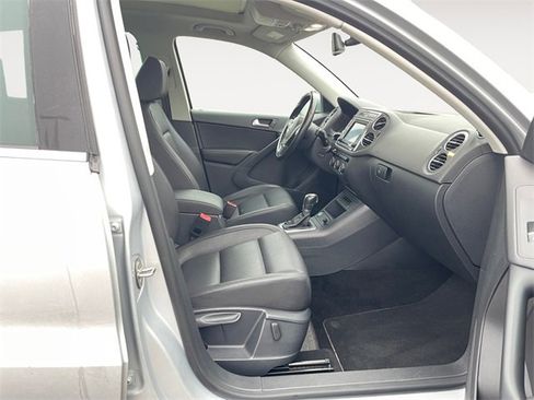 Used 2016 Volkswagen Tiguan SE image 15