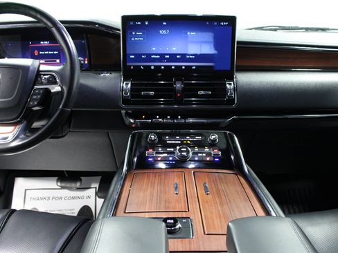 Used 2023 Lincoln Navigator 2WD image 19