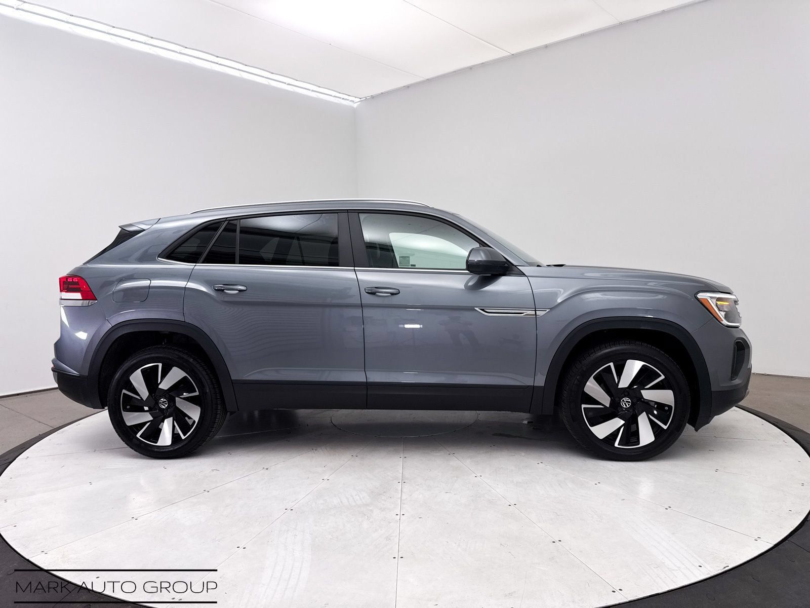 Used 2024 Volkswagen Atlas Cross Sport SE AWD/4WD image 34