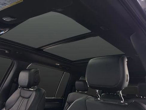 Used 2024 Jeep Wagoneer Series II image 12