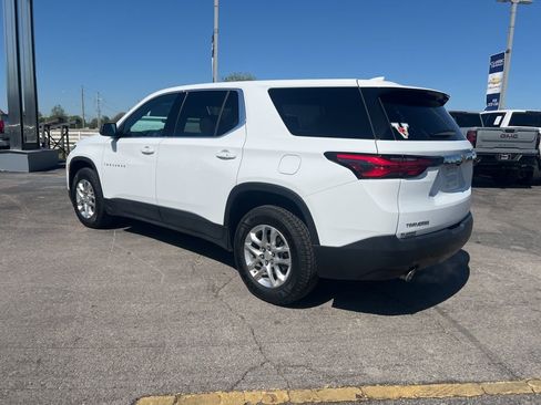 Used 2022 Chevrolet Traverse LS image 5