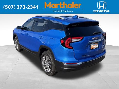 Used 2024 GMC Terrain SLT AWD/4WD image 3