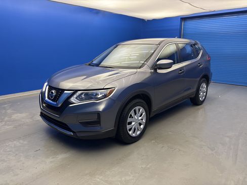 Used 2017 Nissan Rogue S AWD/4WD image 4