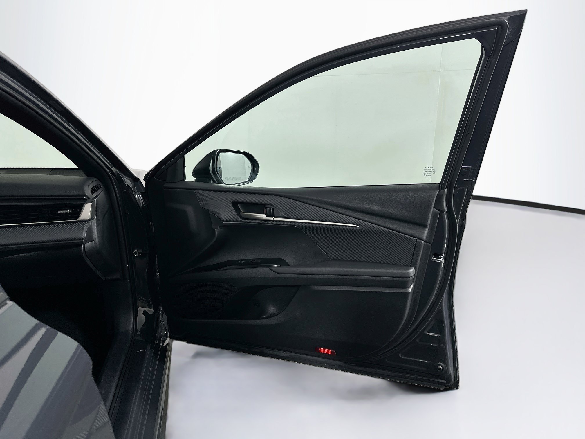 Used 2025 Toyota Camry SE FWD image 30