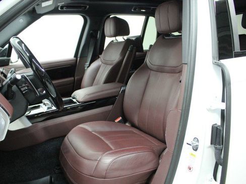 Used 2023 Land Rover Range Rover SE image 8