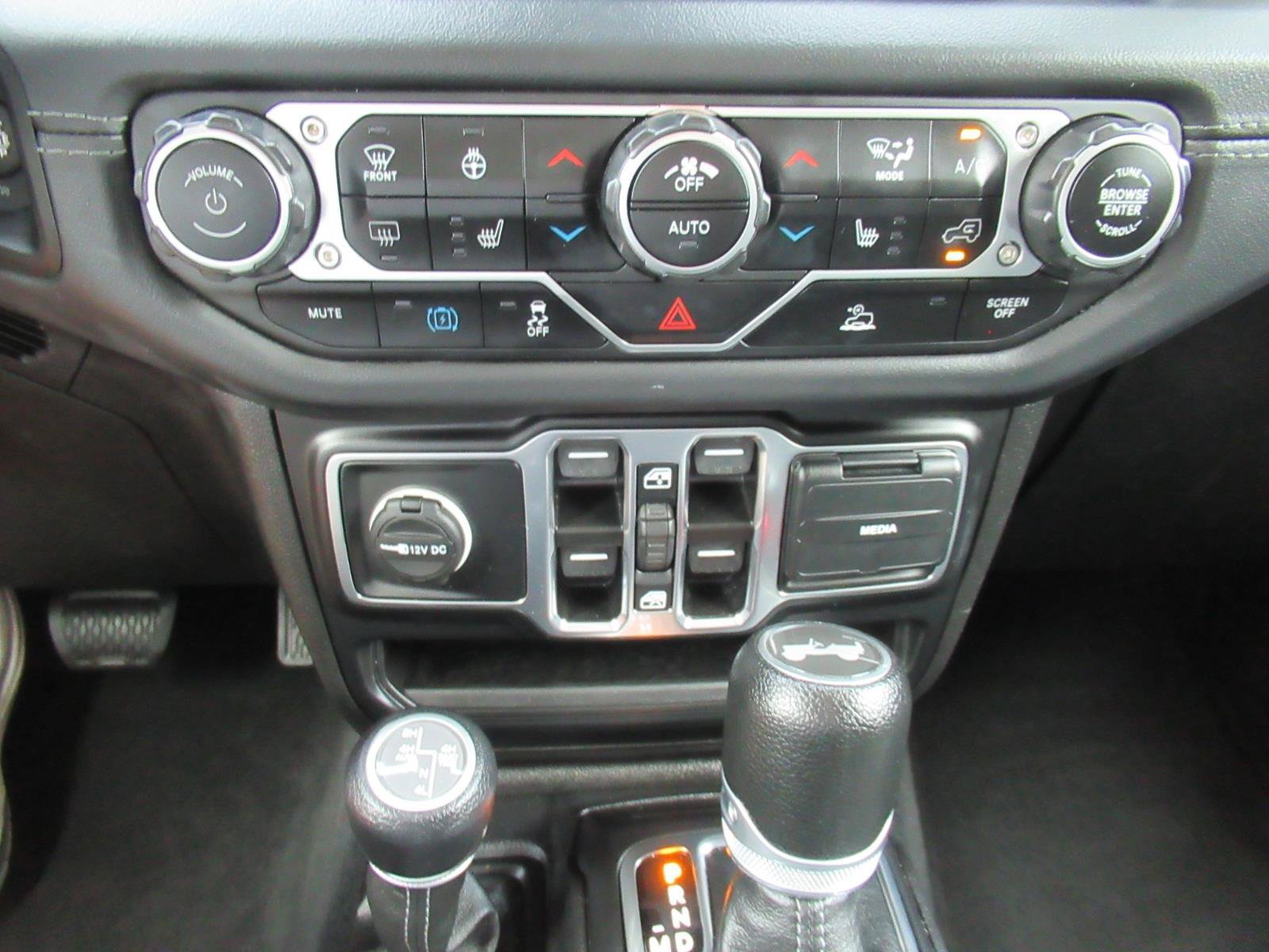 Certified 2024 Jeep Wrangler Unlimited Sahara AWD/4WD image 29