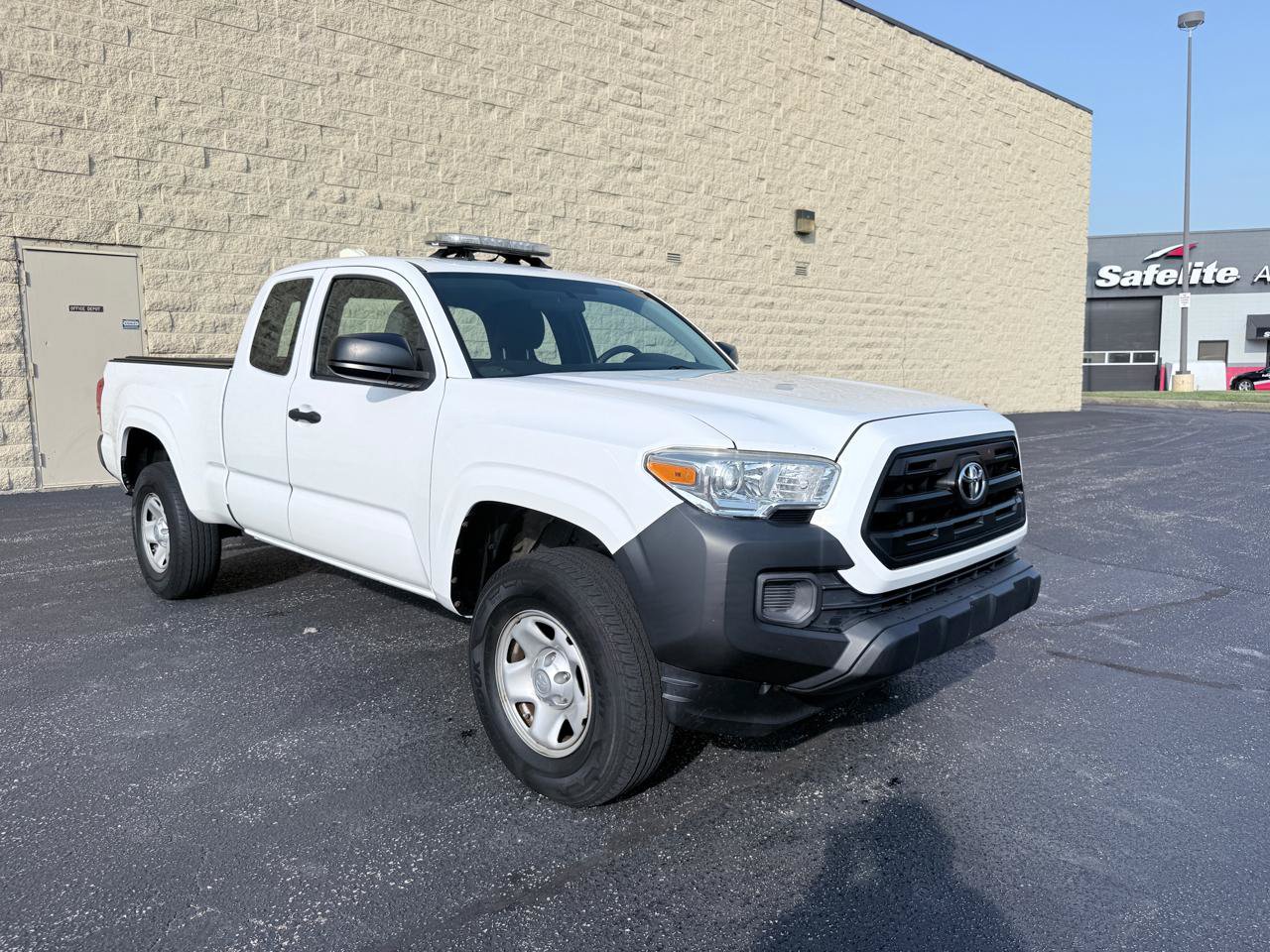 Used 2017 Toyota Tacoma SR AWD/4WD image 7