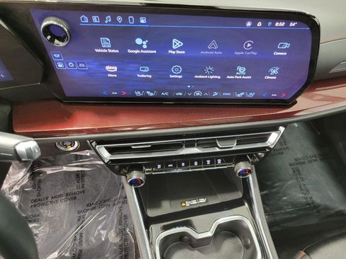 Used 2024 Chevrolet Traverse RS image 8