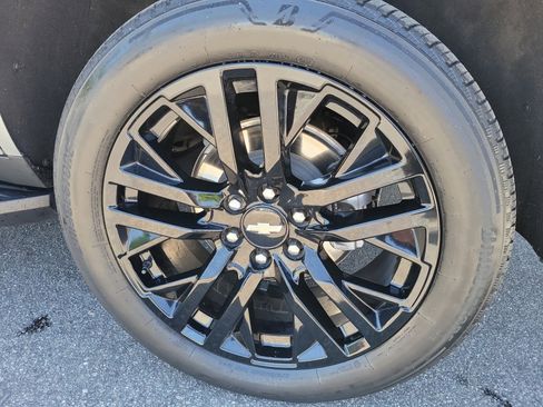 Used 2024 Chevrolet Tahoe Premier w/ Premium Package 2 image 24