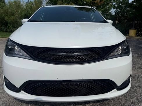 Used 2019 Chrysler Pacifica Touring-L w/ S Appearance Package FWD image 8