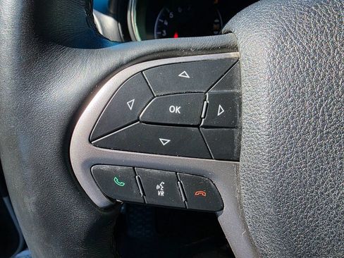 Used 2018 Jeep Grand Cherokee Limited image 19