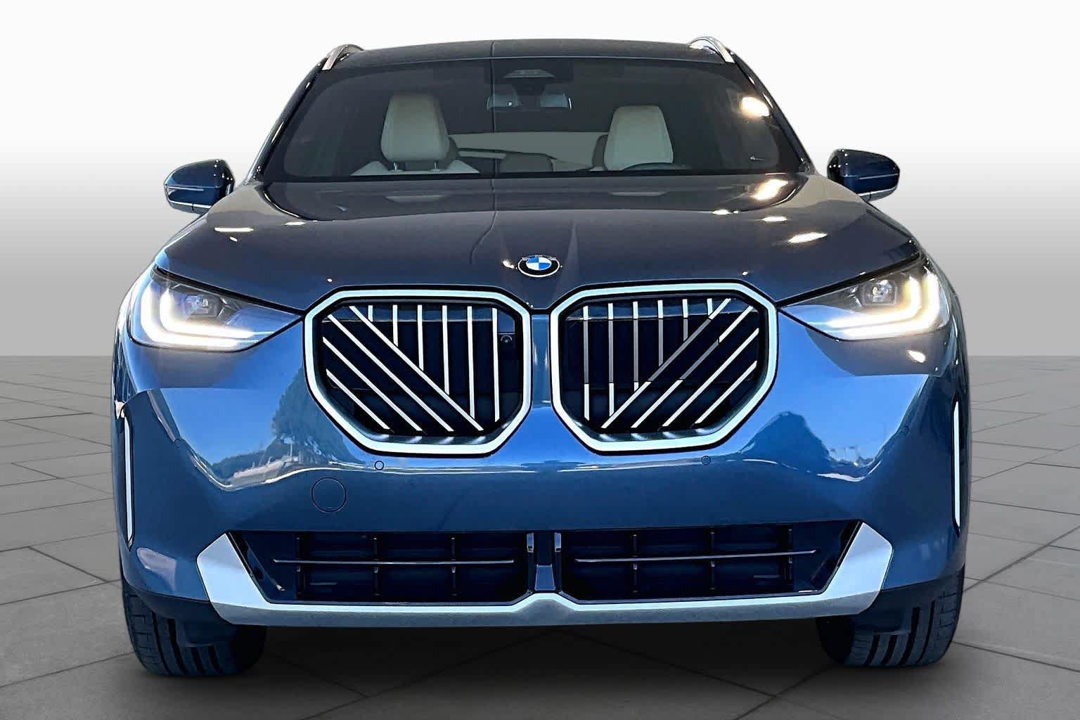 Used 2025 BMW X3 xDrive30i w/ Premium Package AWD/4WD image 3