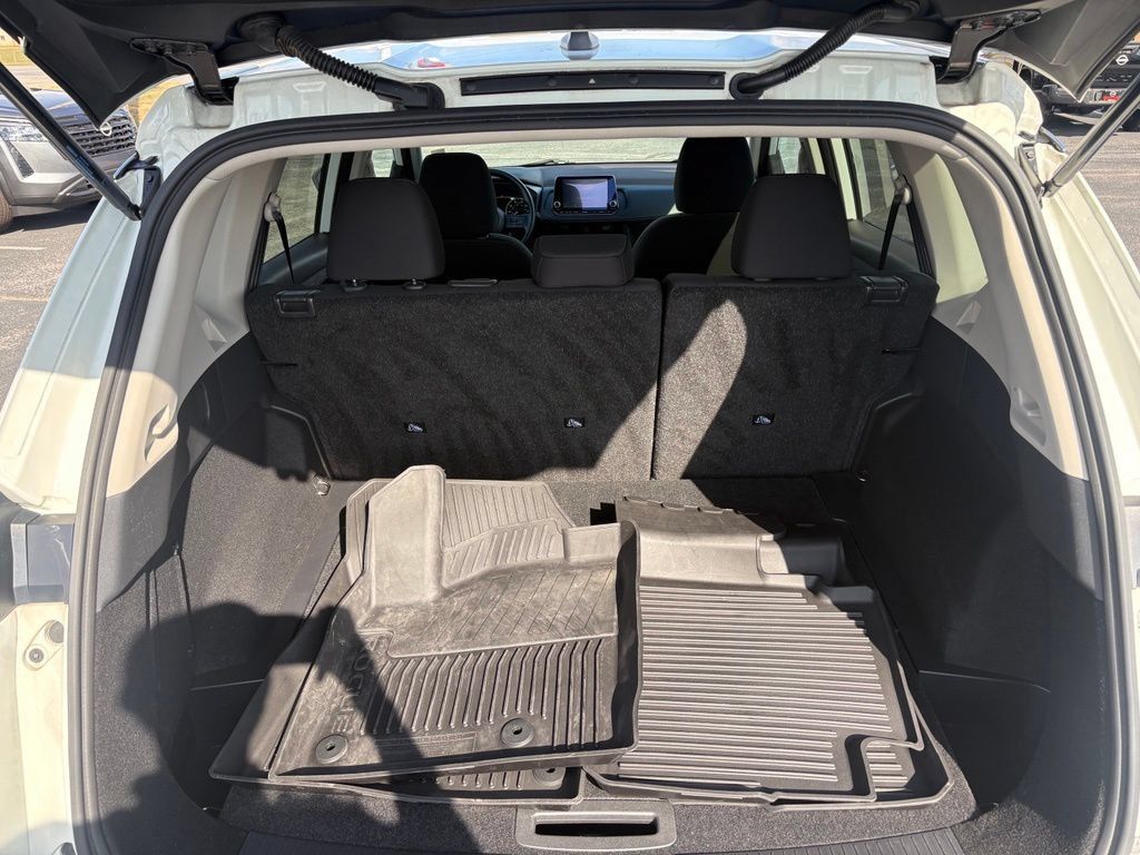 Used 2023 Nissan Rogue S AWD/4WD image 16