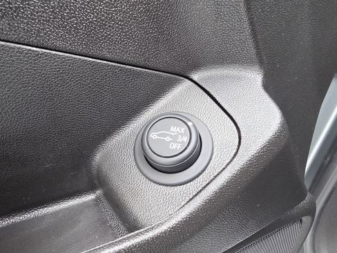 Used 2024 GMC Terrain SLT w/ Infotainment Package II image 14