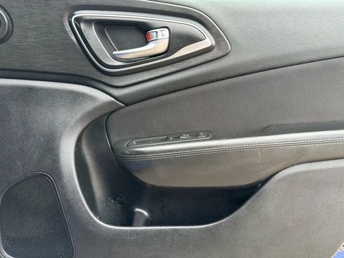 Used 2015 Chrysler 200 Limited w/ Convenience Group FWD image 11