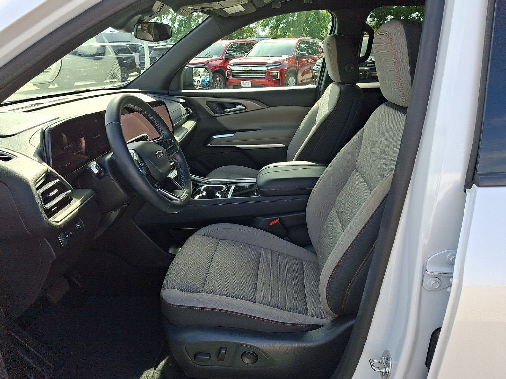 Certified 2024 Chevrolet Traverse LT w/ Midnight/Sport Edition FWD image 14