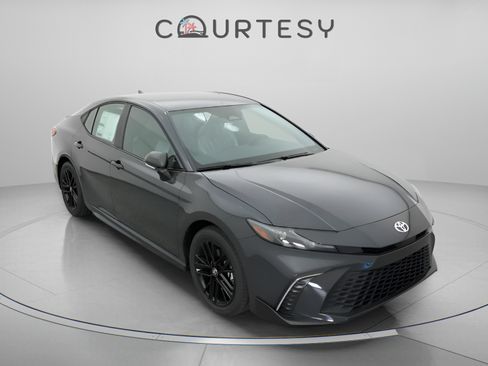 Used 2026 Toyota Camry SE FWD image 21